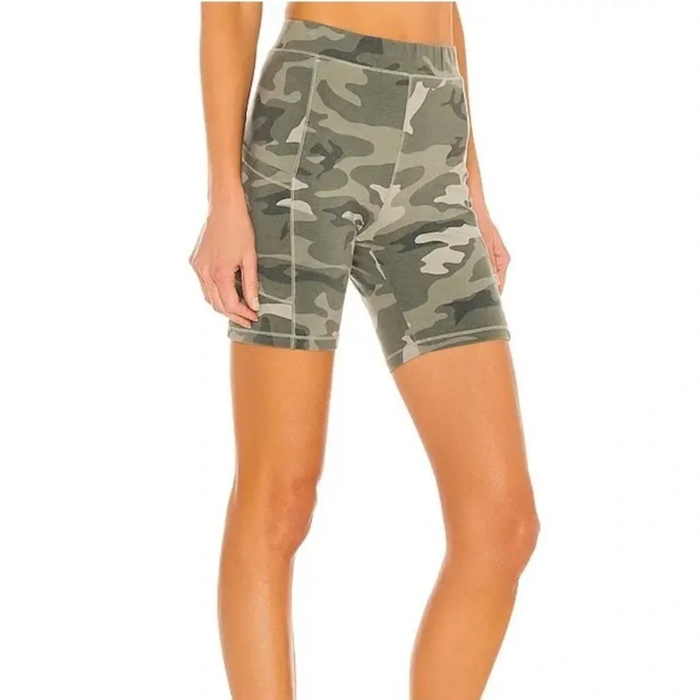 NWT Monrow Olive Camouflage Biker Shorts with Pockets - Picture 11 of 13
